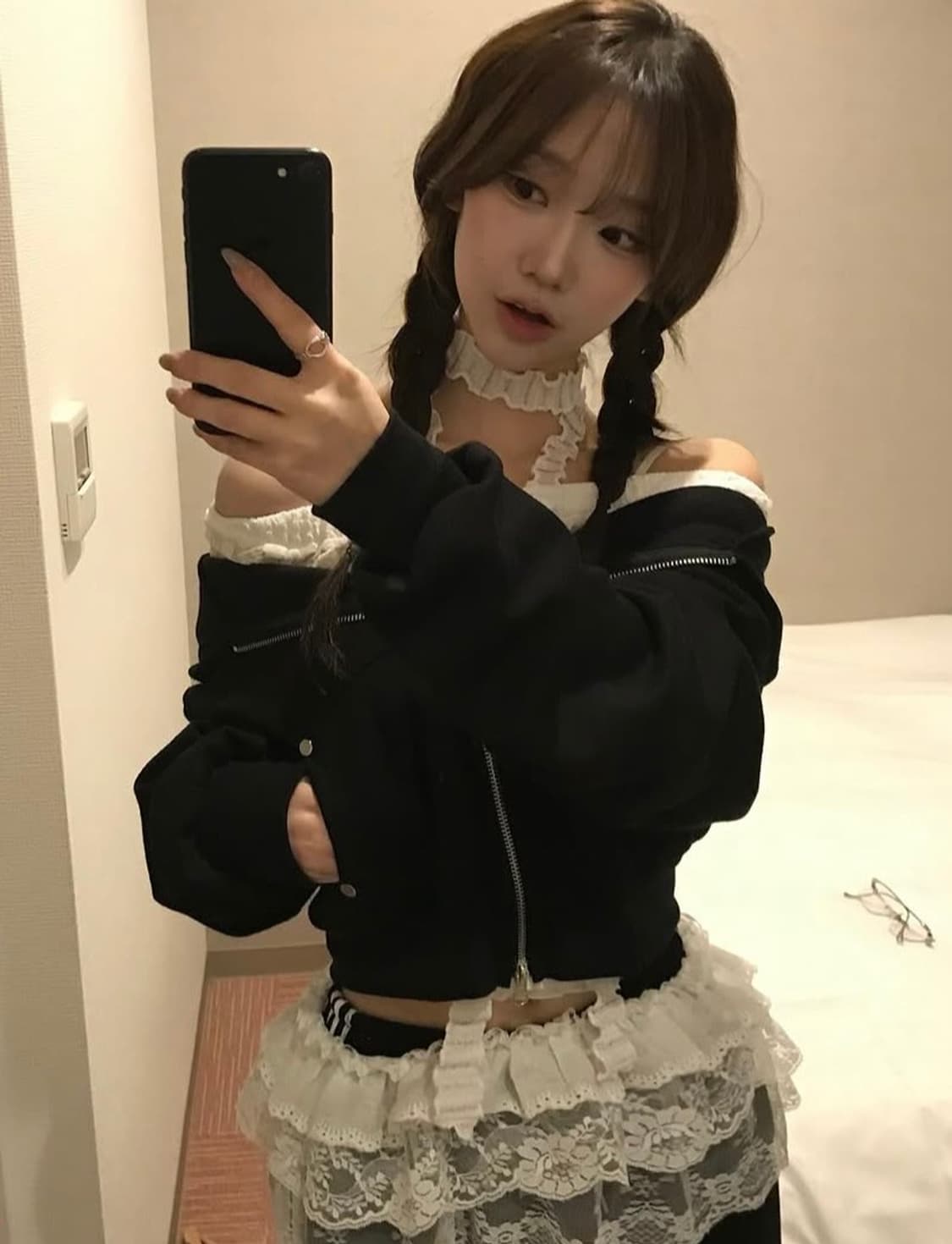 새상품 크롭 후드집업블랙+프릴 레이어드 스커트 상품이미지2