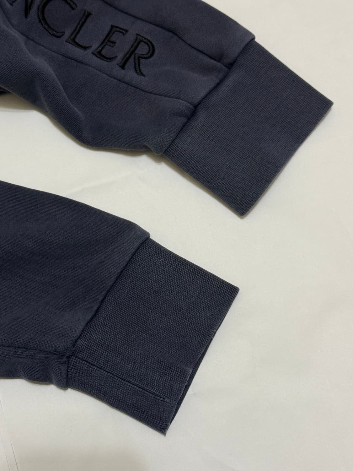 (정품)MONCLER 몽클레어 사이드로고 맨투맨 L 상품이미지5