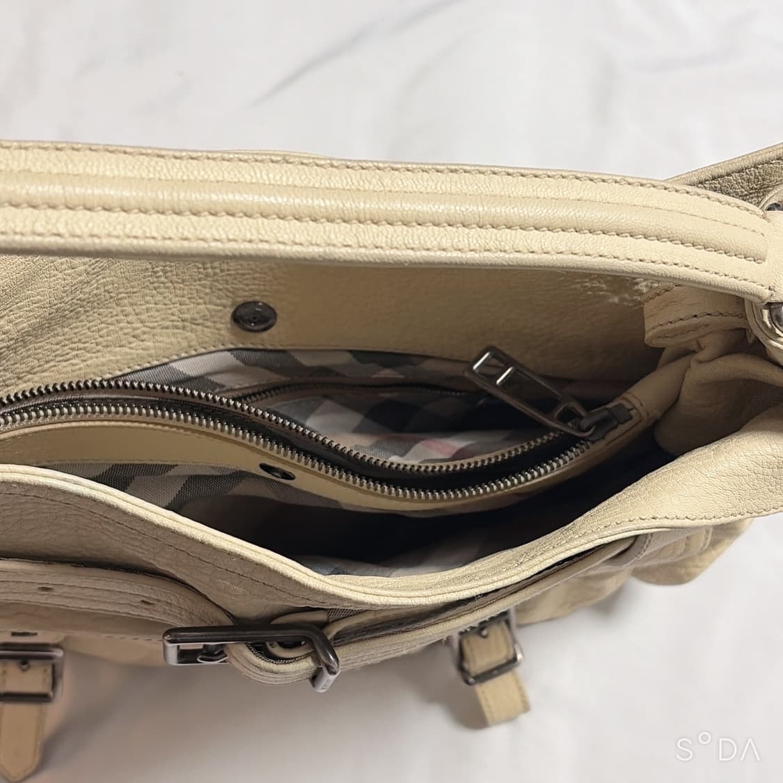 버버리 옐로우 숄더백 상품이미지8