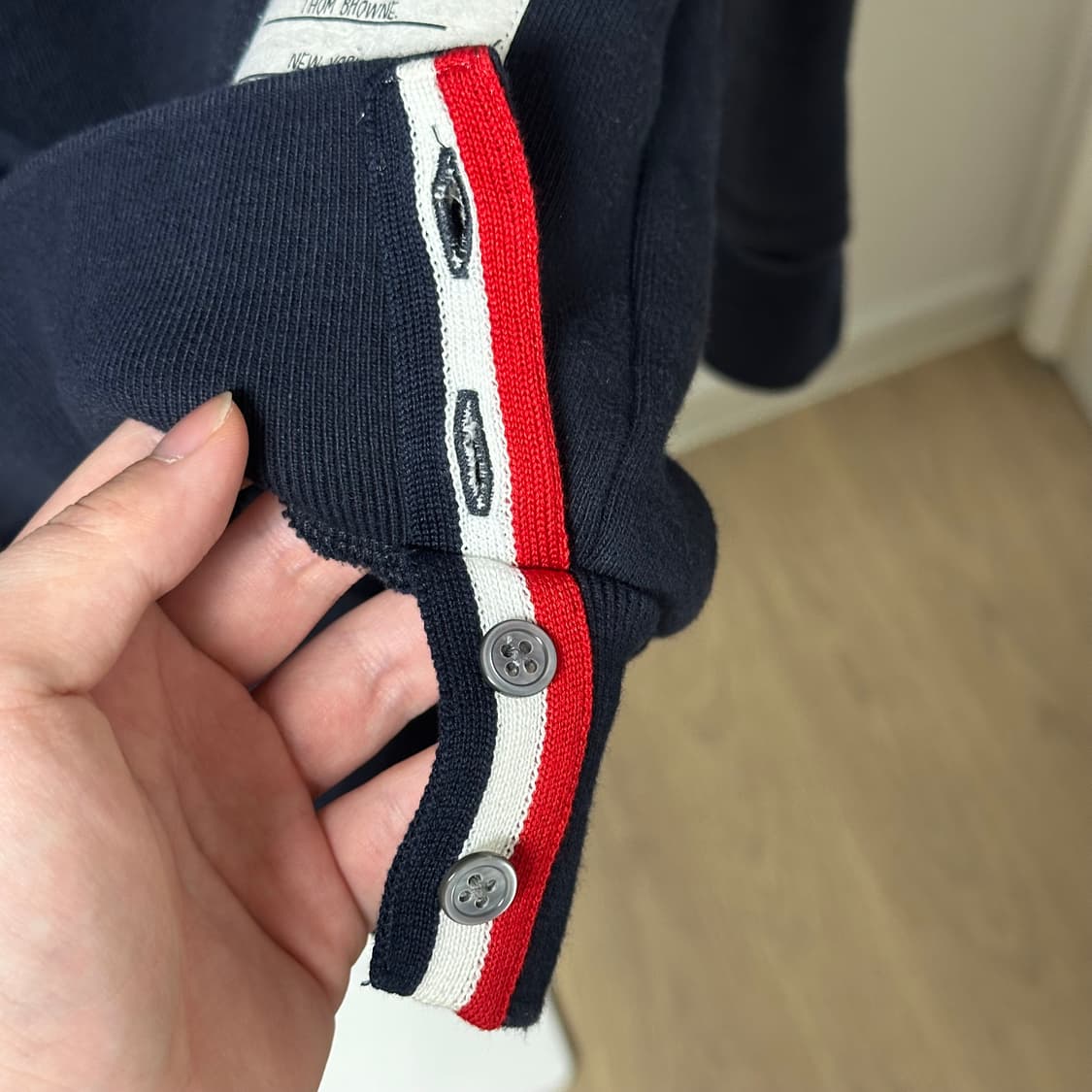 [2] 톰브라운 백삼선 맨투맨 네이비 상품이미지5