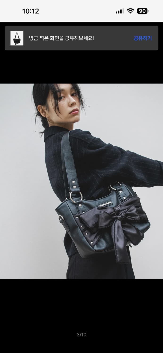 (박스포함)이우가마카라스 레이스 리본 레더 숄더백 (Black) 상품이미지7