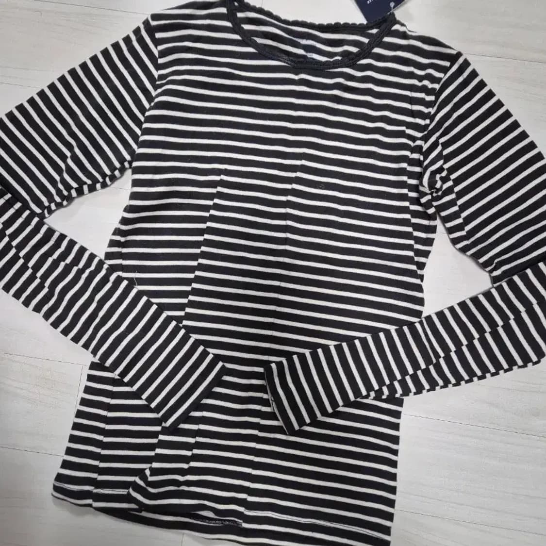 Ruffle Stripe Long Sleeve Tee (Charcoal) 상품이미지1