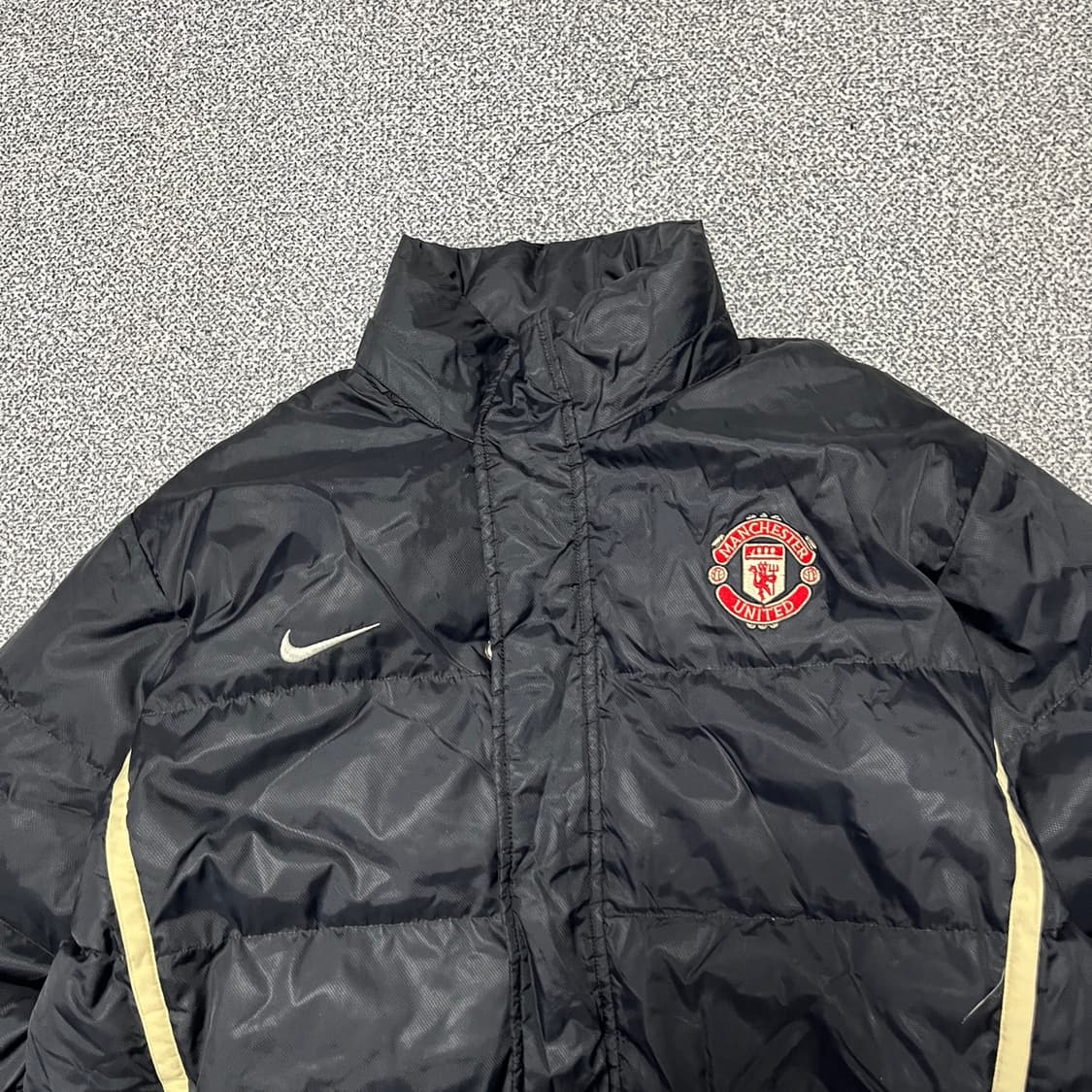 나이키 맨체스터유나이티드 패딩 자켓 상품이미지2