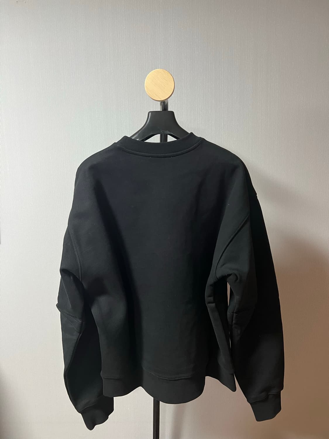 호이테 블랙 프린팅 맨투맨 판매 상품이미지5