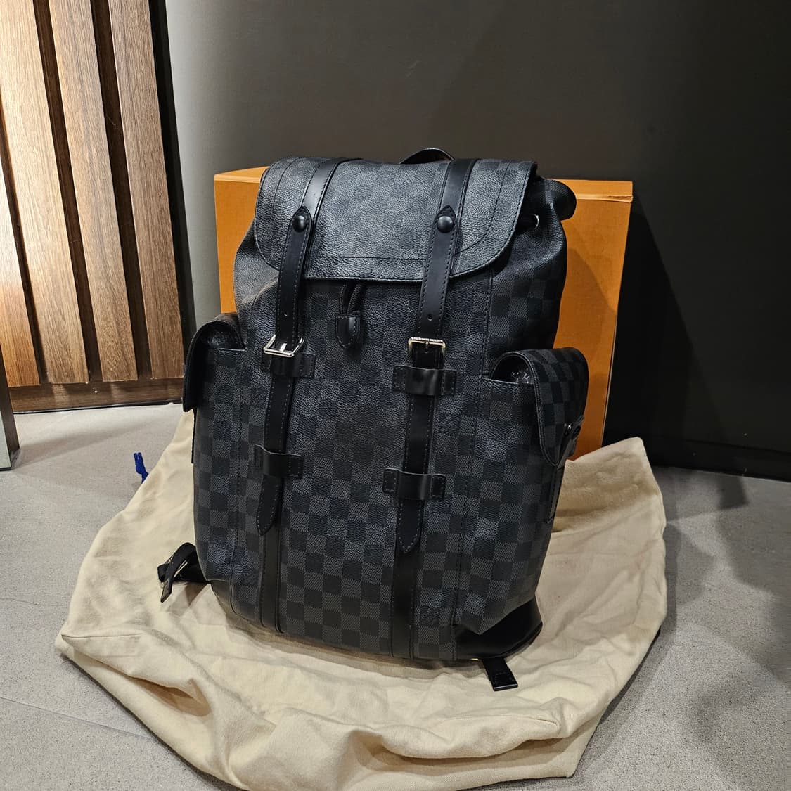 루이비통 크리스토퍼 다미에 포켓 레더 벡팩 상품이미지2