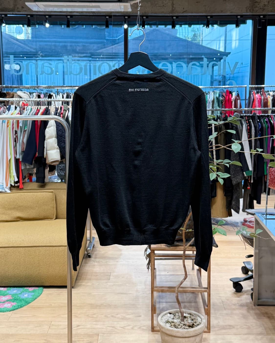 발렌시아가 블랙 백로고 라운드 니트  상품이미지1