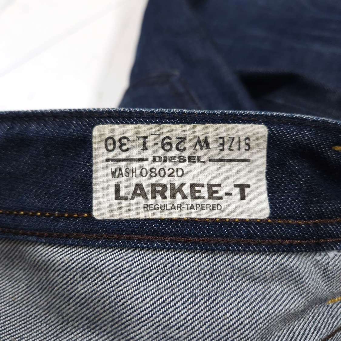 29)DIESEL 디젤 LARKEE-T 레귤러 테이퍼드 생지데님 청바지 상품이미지8