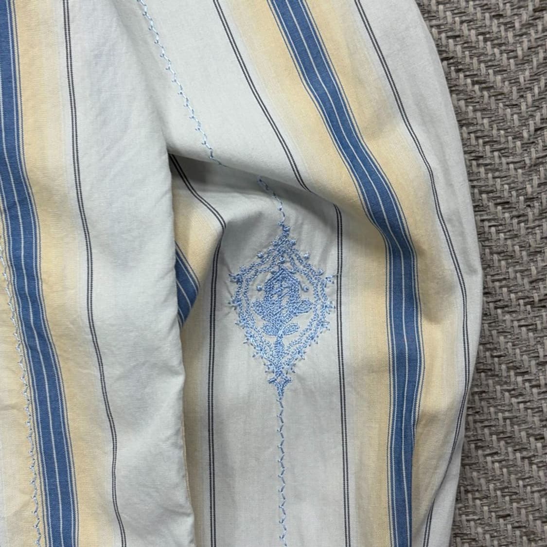 게스 자수 디테일 스트라이프셔츠 v2918 상품이미지6