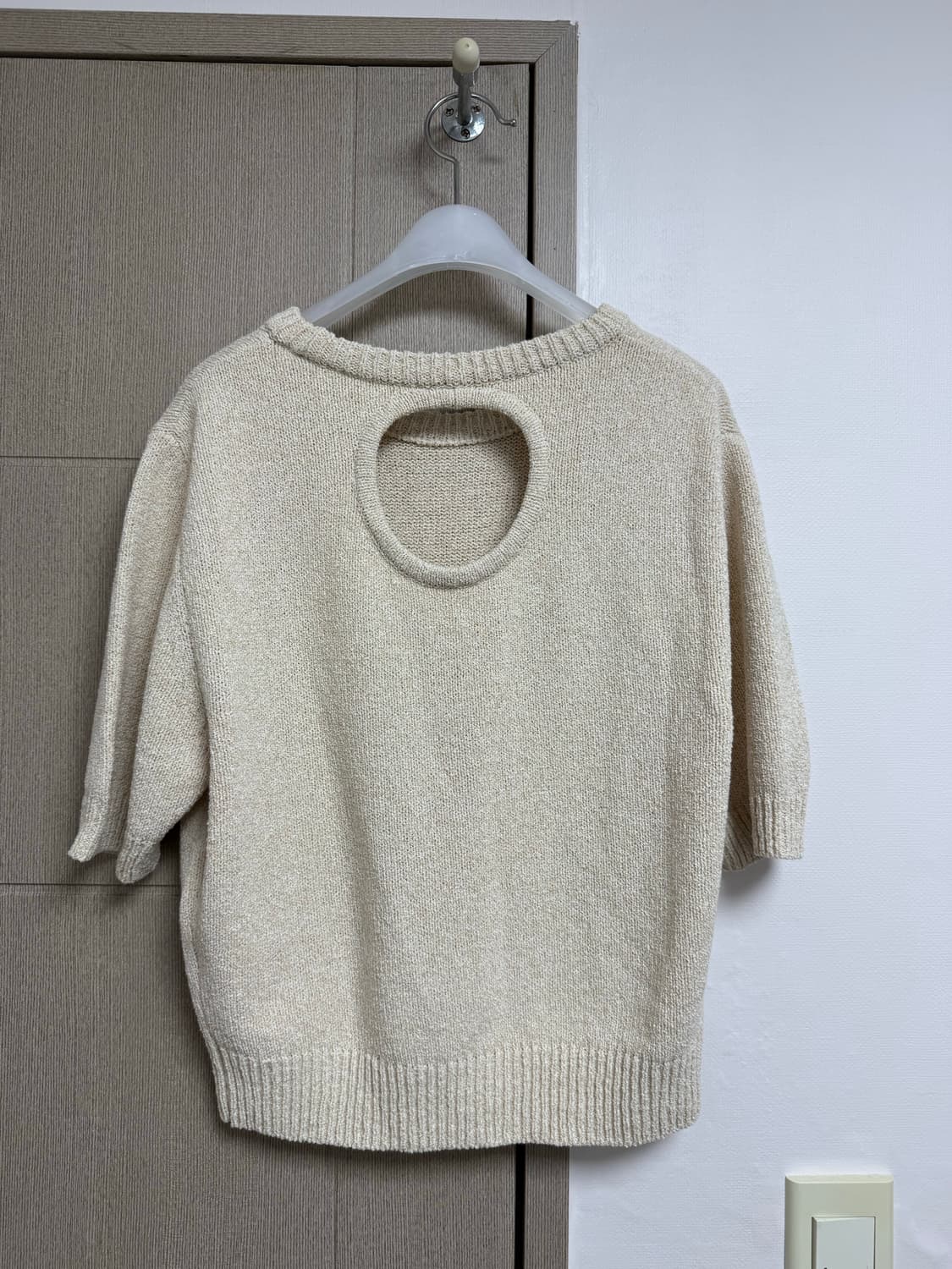 아모멘토 컷아웃 풀오버 니트 상품이미지5