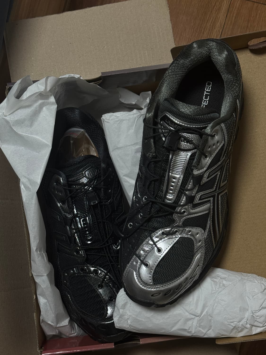 언어펙티드x아식스 젤님버스 10.1 올블랙 / 실버 새제품 판매합니다 상품이미지3