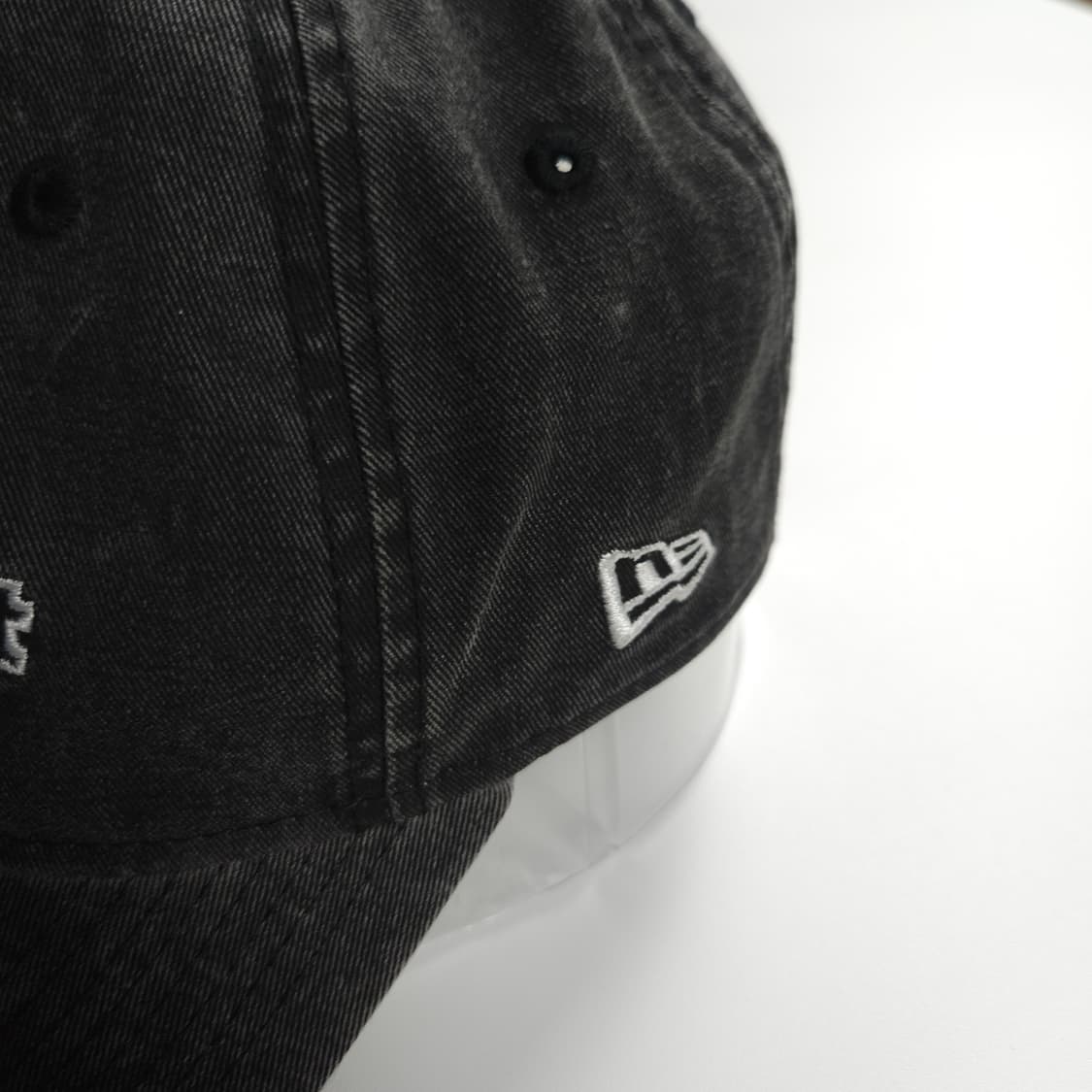 디스이즈네버댓 X 뉴에라 블랙 데님 볼캡(OS) 상품이미지5