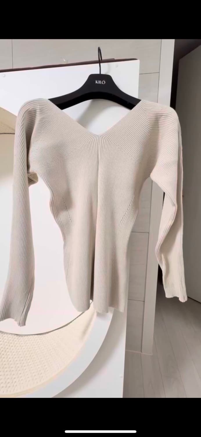 언더스탠딩 양브이 숄더넥 니트-베이지 상품이미지3