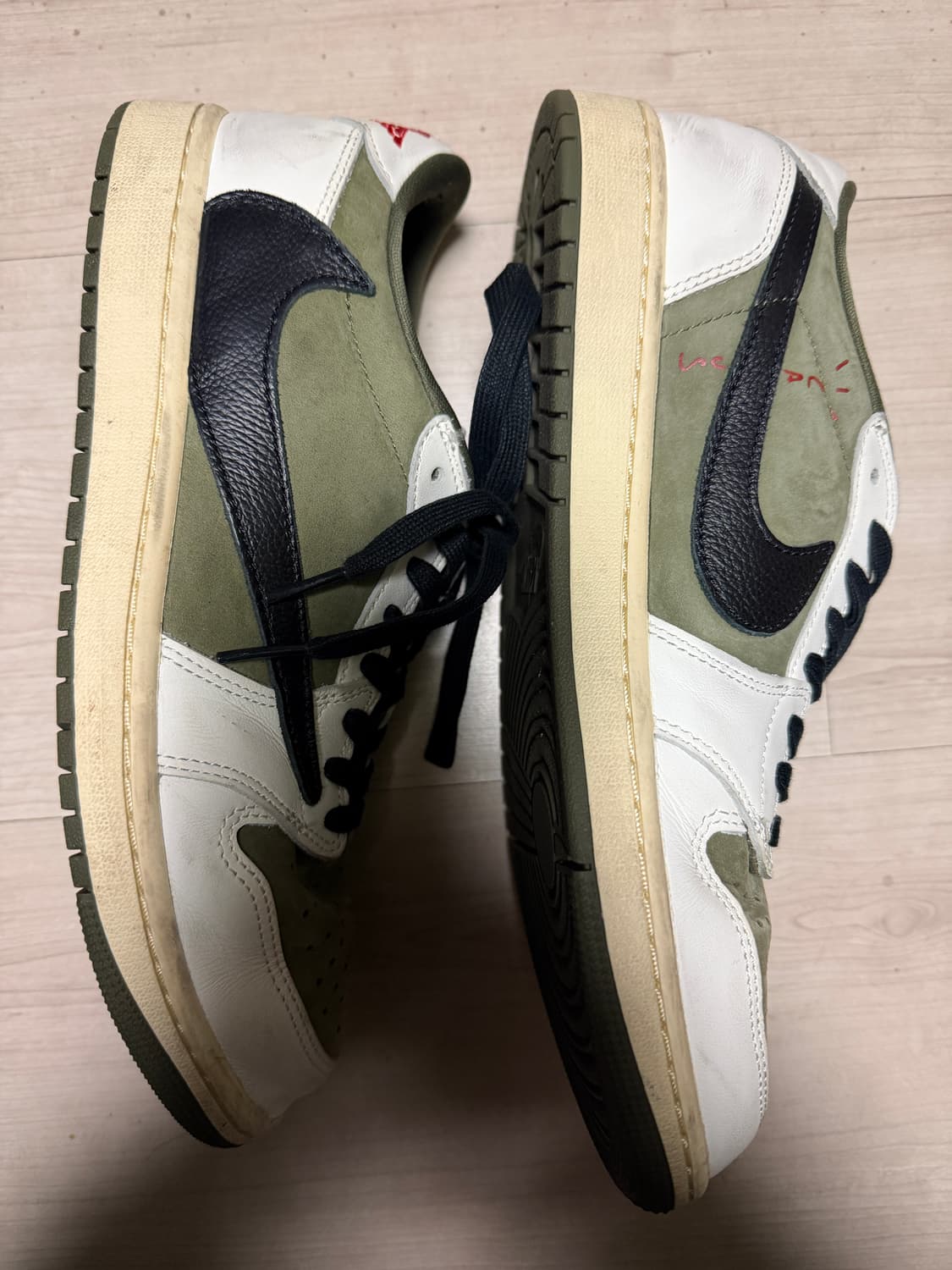 조던1 트래비스스캇 리버스 올리브 상품이미지3