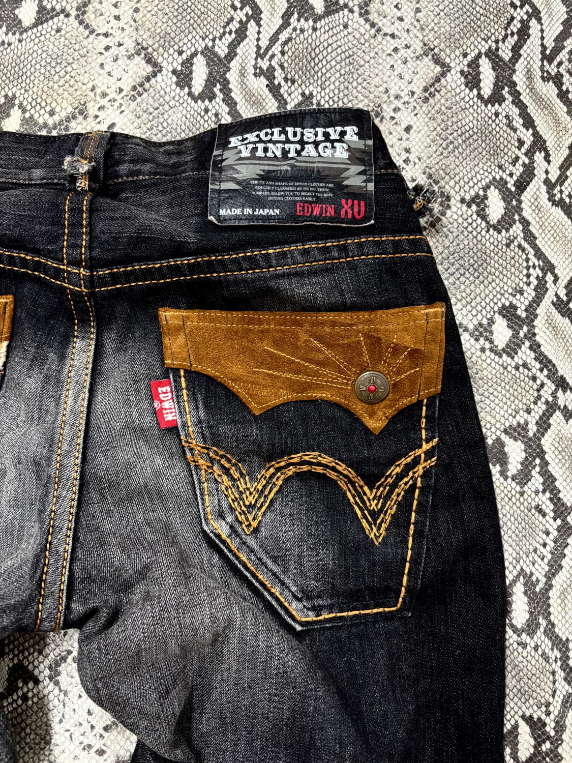 “Edwin” Western Black Crack Washed Pants 상품이미지10