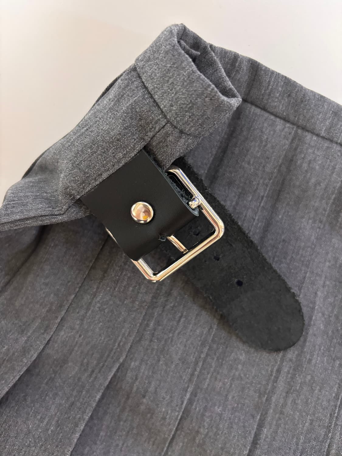 HALOMINIUM 플리츠 랩 쇼츠 스커트 그레이 상품이미지4