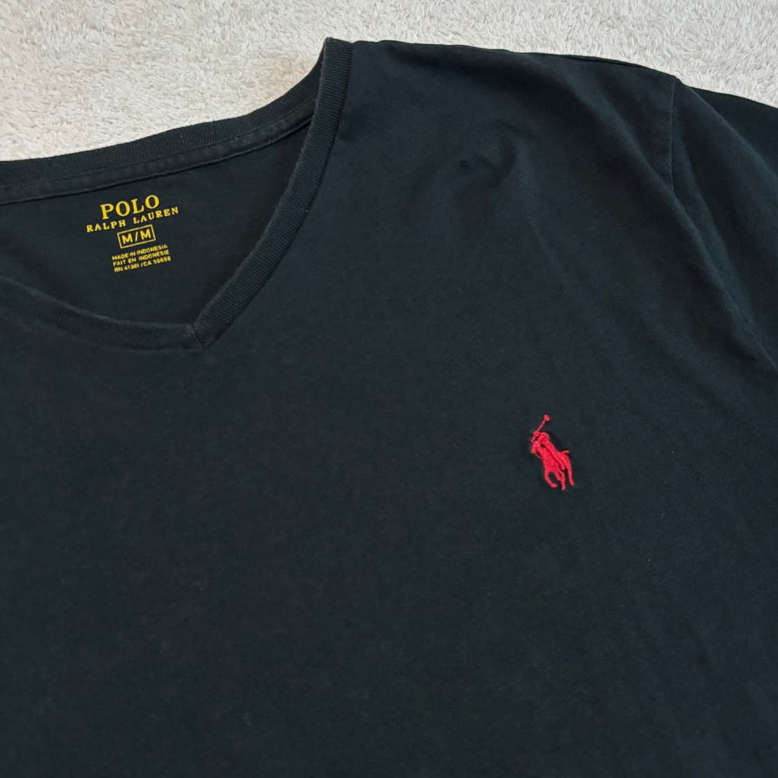 폴로 랄프로렌 블랙 스몰로고 브이넥 반팔티 상품이미지2