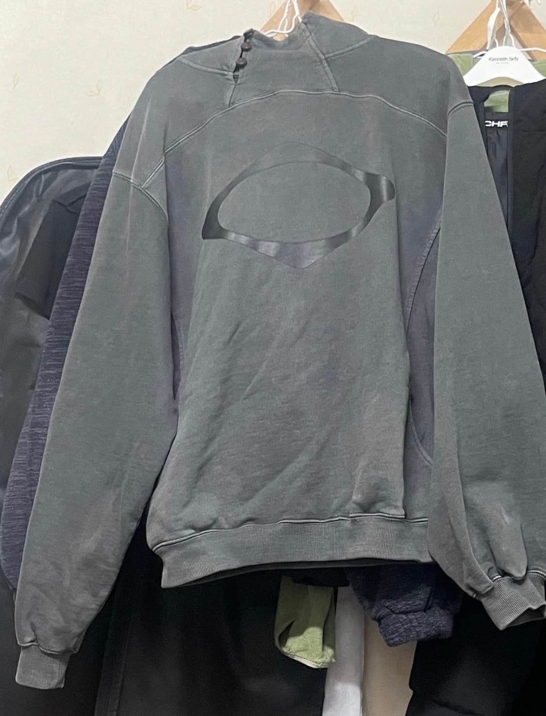 미스치프 롬버스 사이드버튼 업 후드 워시드 차콜 상품이미지2