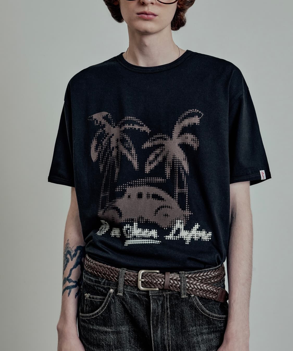 엘무드 캘리 그래픽 링거티 반팔티 블랙 상품이미지1