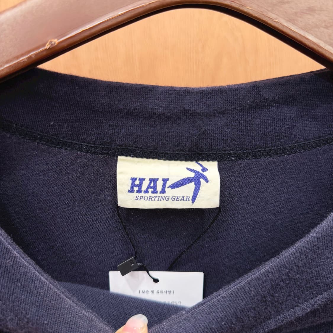 이세이미야케 하이 긴팔 맨투맨 아웃 포켓 후면 로고 프린팅 디테일 네이비 상품이미지7