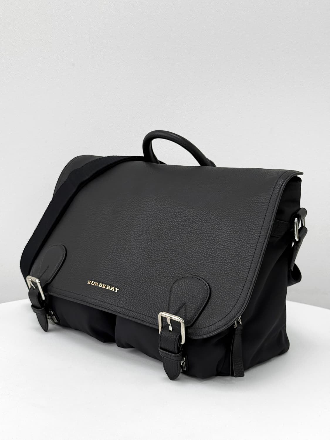 Burberry Leather & Nylon Messenger Bag 상품이미지3