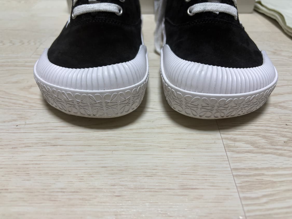 로에베 테라벌카 스니커즈 판매 상품이미지6