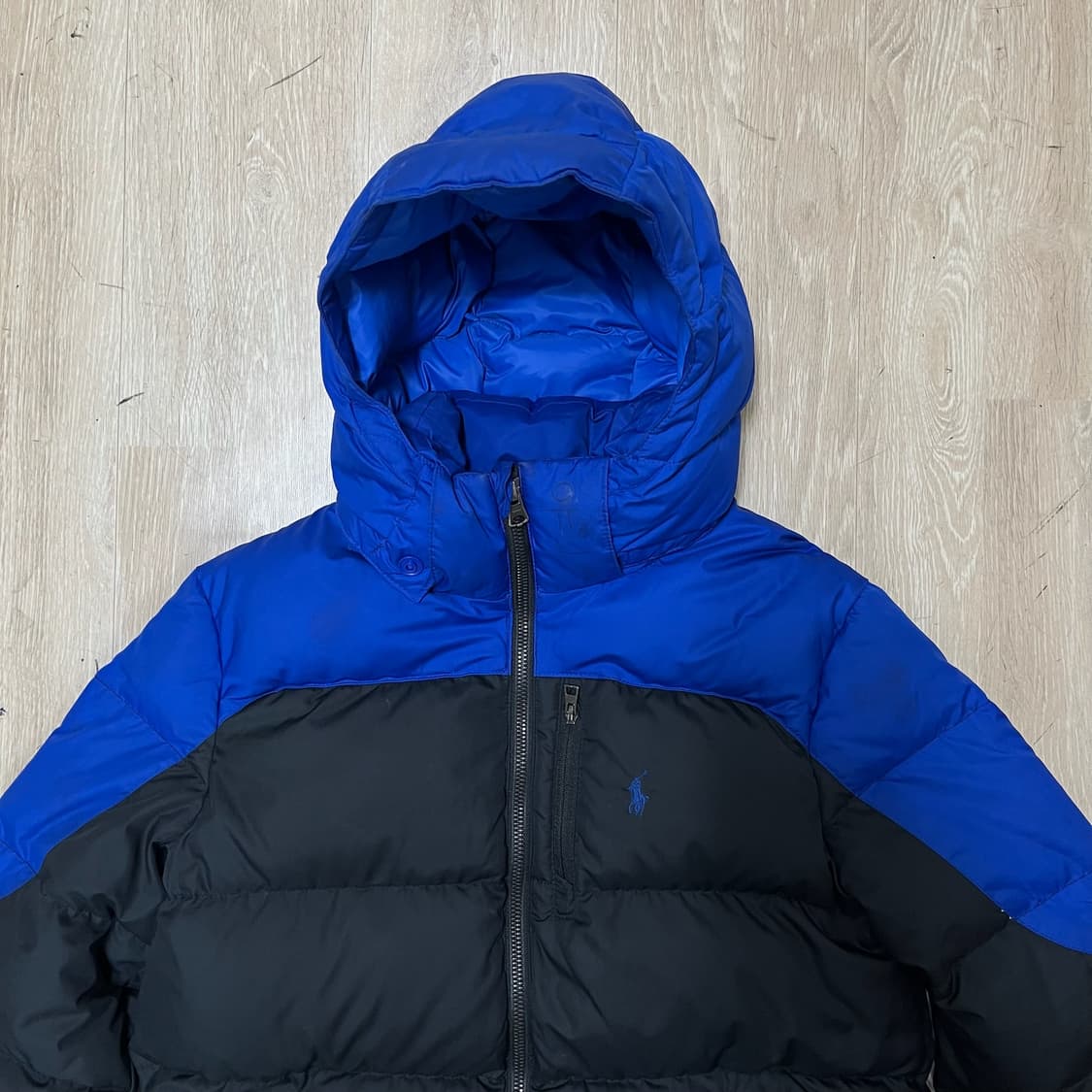 폴로 랄프로렌 키즈 덕다운 퍼포먼스 후드 패딩 점퍼 [블루/블랙] 150 상품이미지2