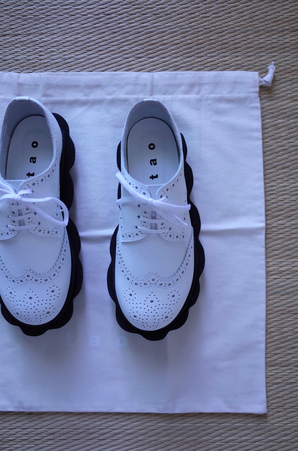 타오 꼼데가르송 꽃잎 밑창 레이스업 슈즈 판매해요 ! 상품이미지1