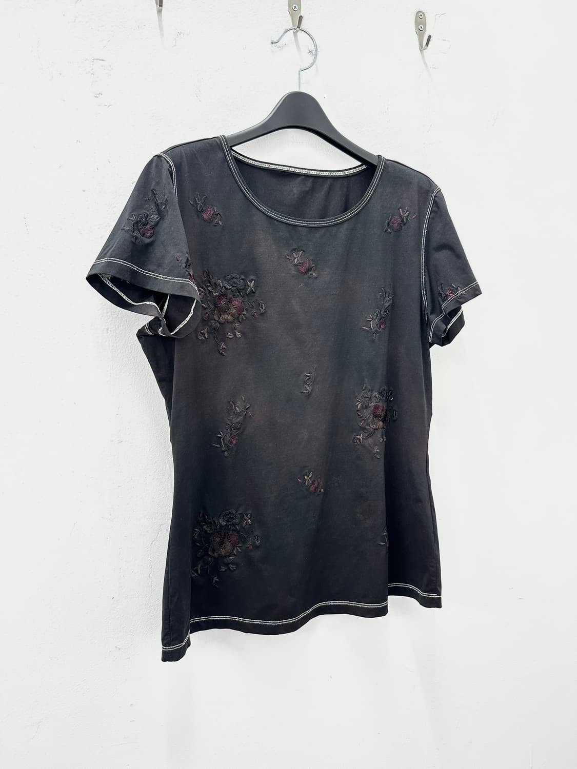NONE vintage floral embroidery tee 상품이미지1