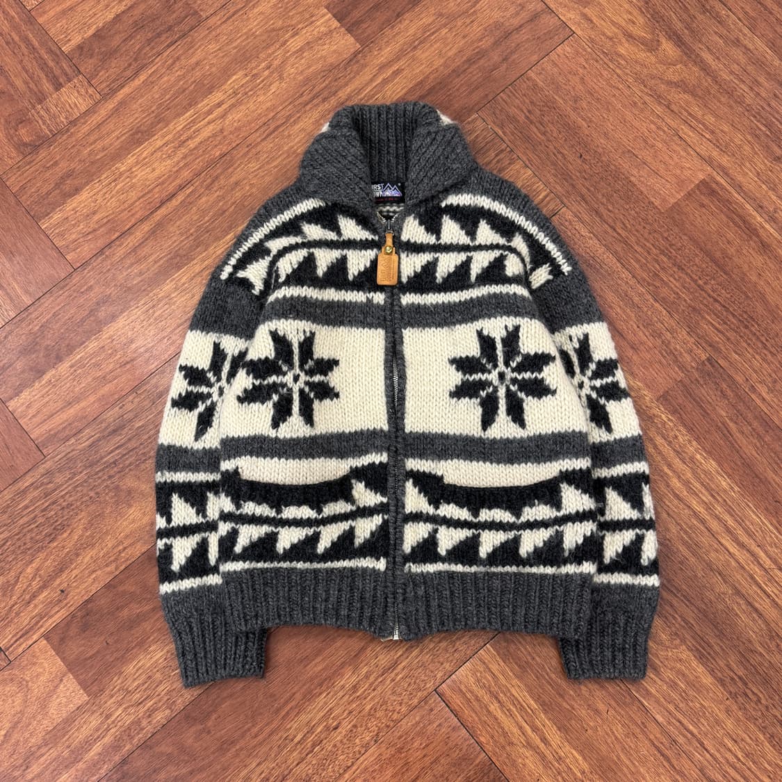 M 재팬 퍼스트다운 눈꽃 패턴 코위찬 해비 울 니트 집업  상품이미지1