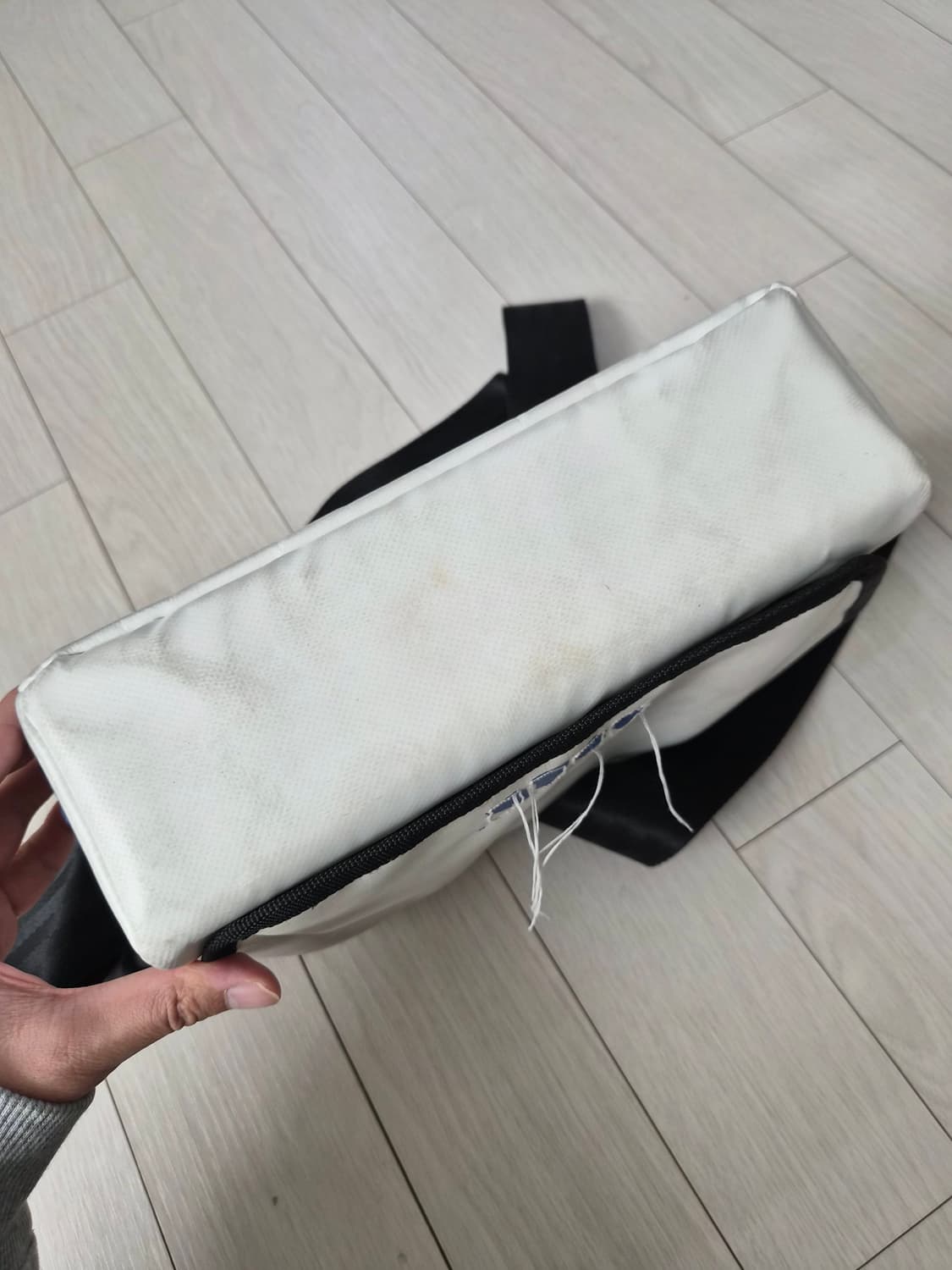 아더에러 트레이스 애드모어 크로스백 화이트 상품이미지4