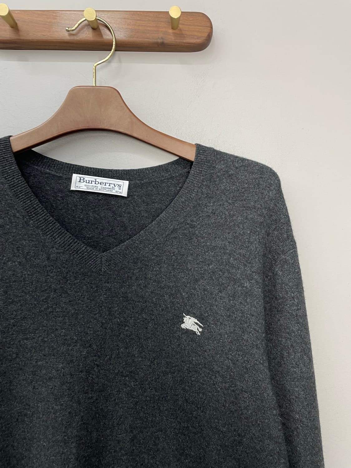 버버리 브이넥 니트 H1452 상품이미지3