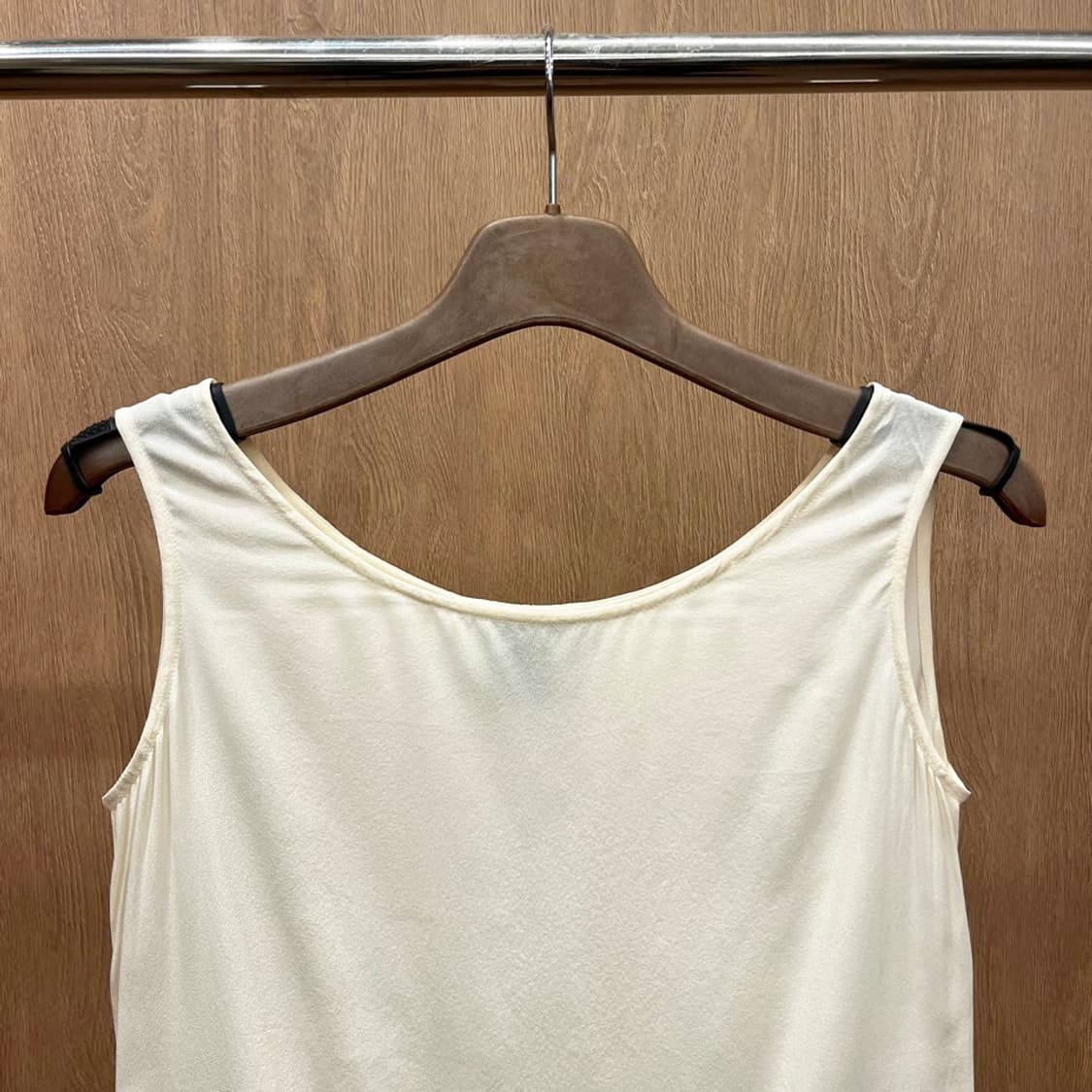 구찌 슬리브리스 블라우스 와이드 라운드넥 무지 디테일 레귤러핏 아이보리 상품이미지4