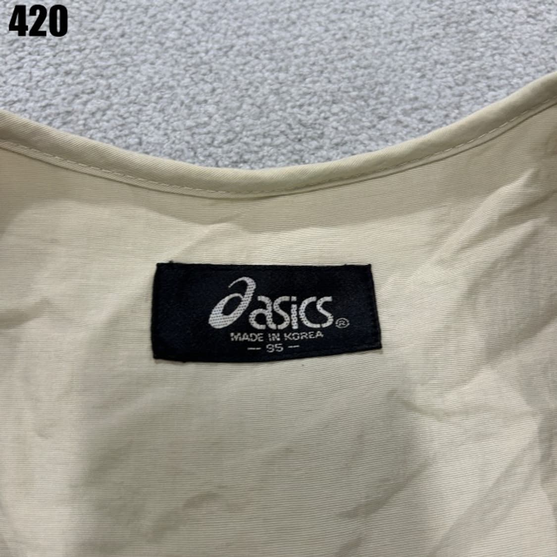 아식스 베이지색 남성 조끼  상품이미지2