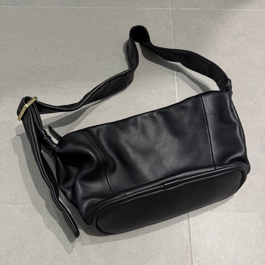 Yurt 유르트 boot 부트 크로스백 블랙 상품이미지5