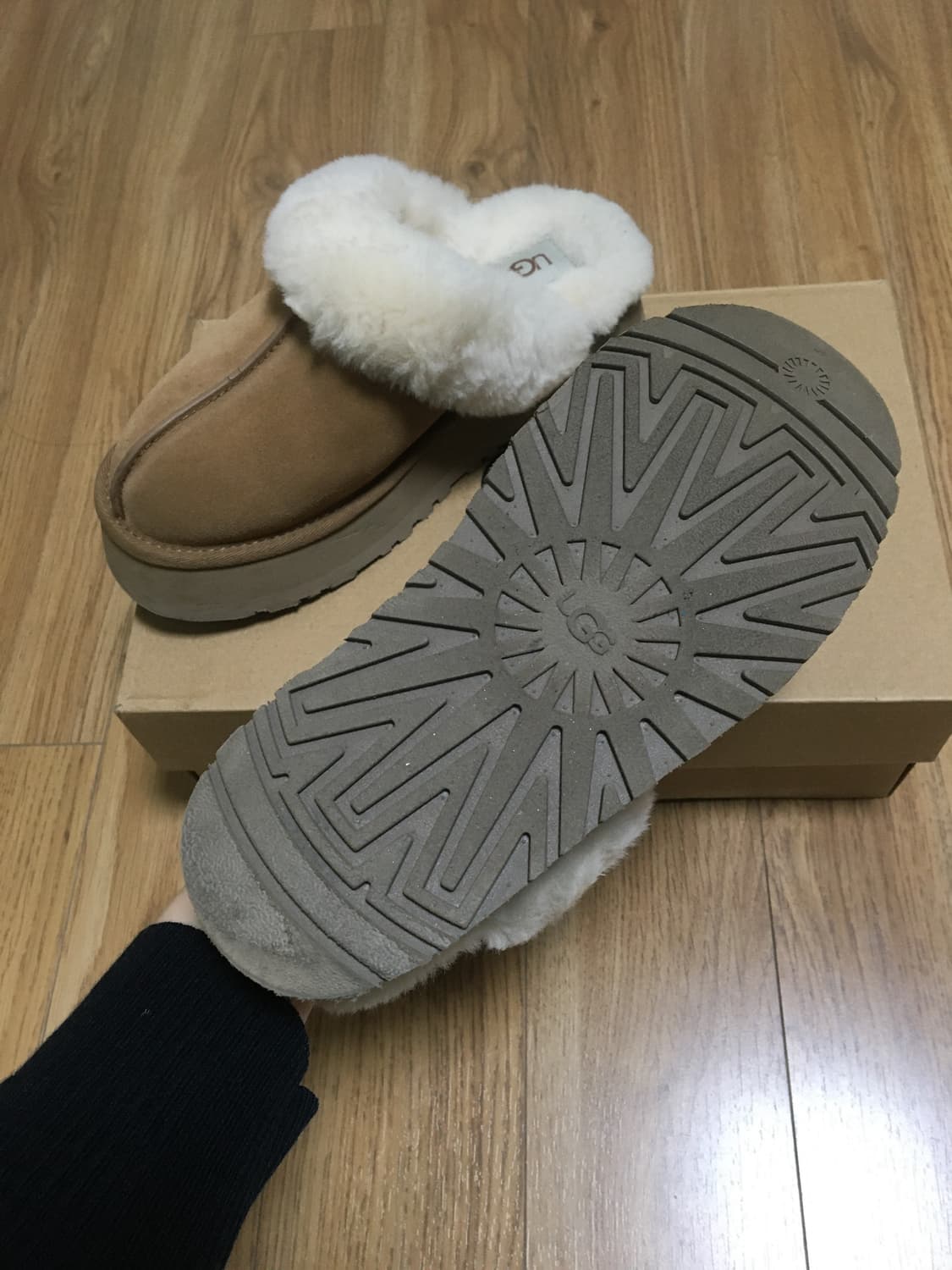 Ugg 어그 슬리퍼 팝니다 상품이미지3