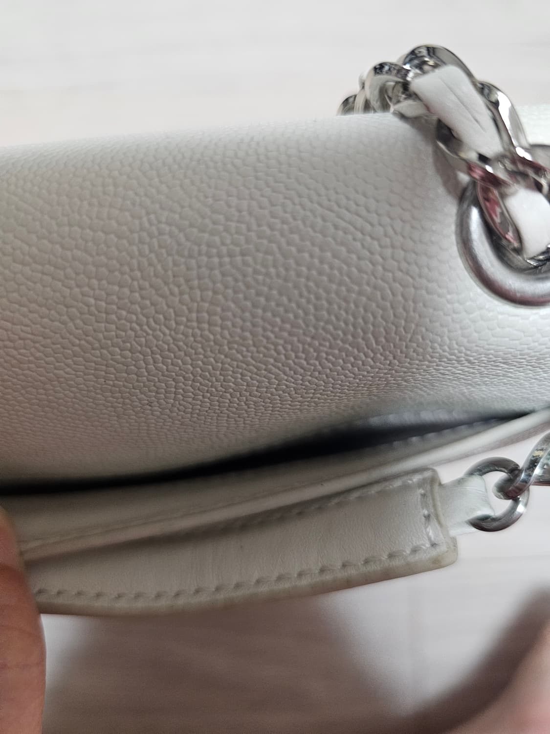 쿠론 화이트 체인 숄더백 상품이미지5