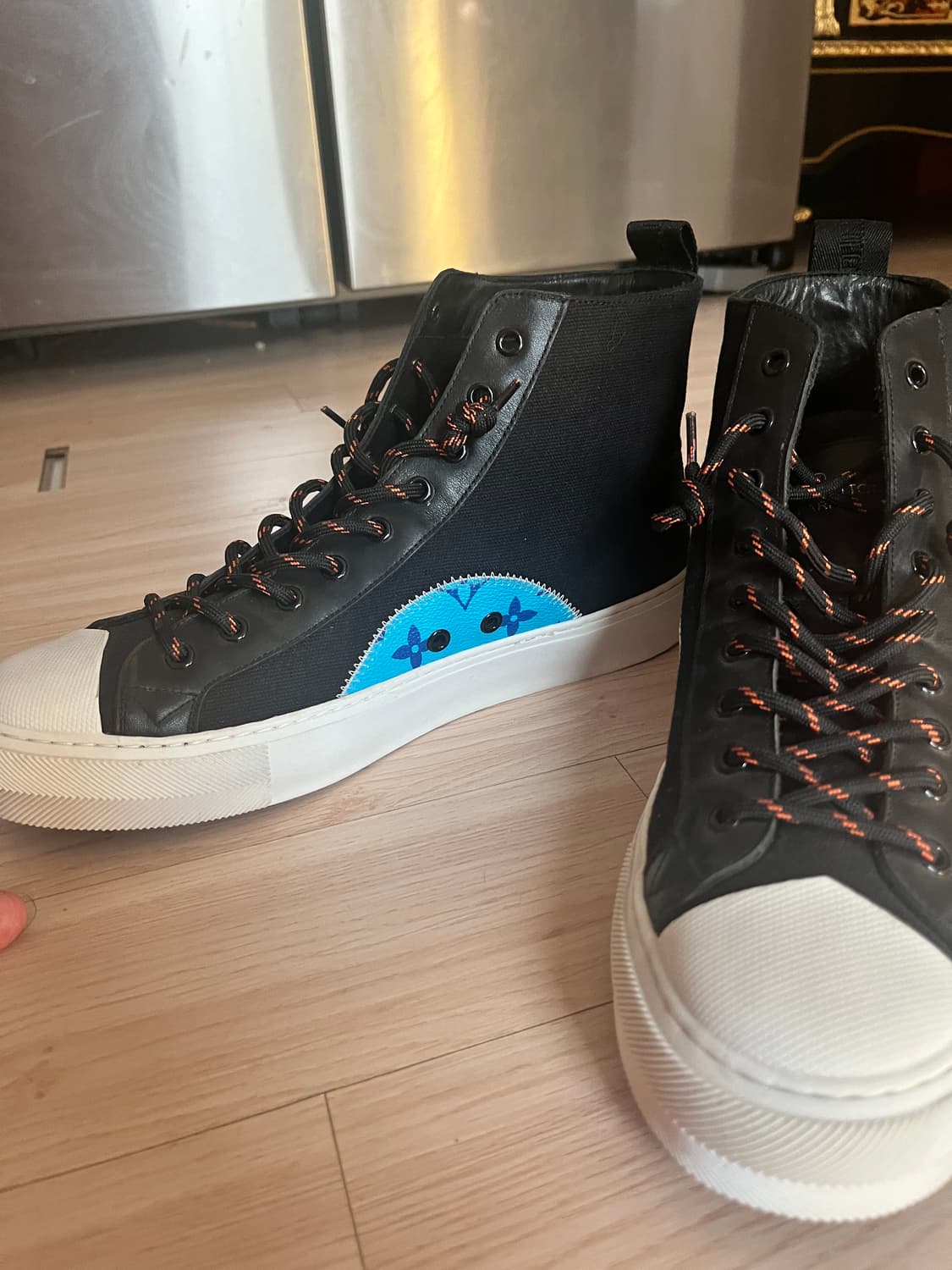 루이비통 하이탑 스니커즈 판매합니다 상품이미지3