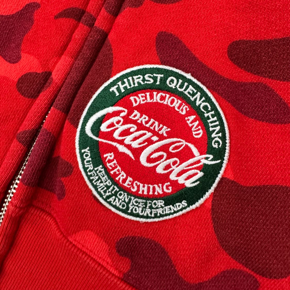 L BAPE 베이프 x 코카콜라 적계 후드 집업  상품이미지3