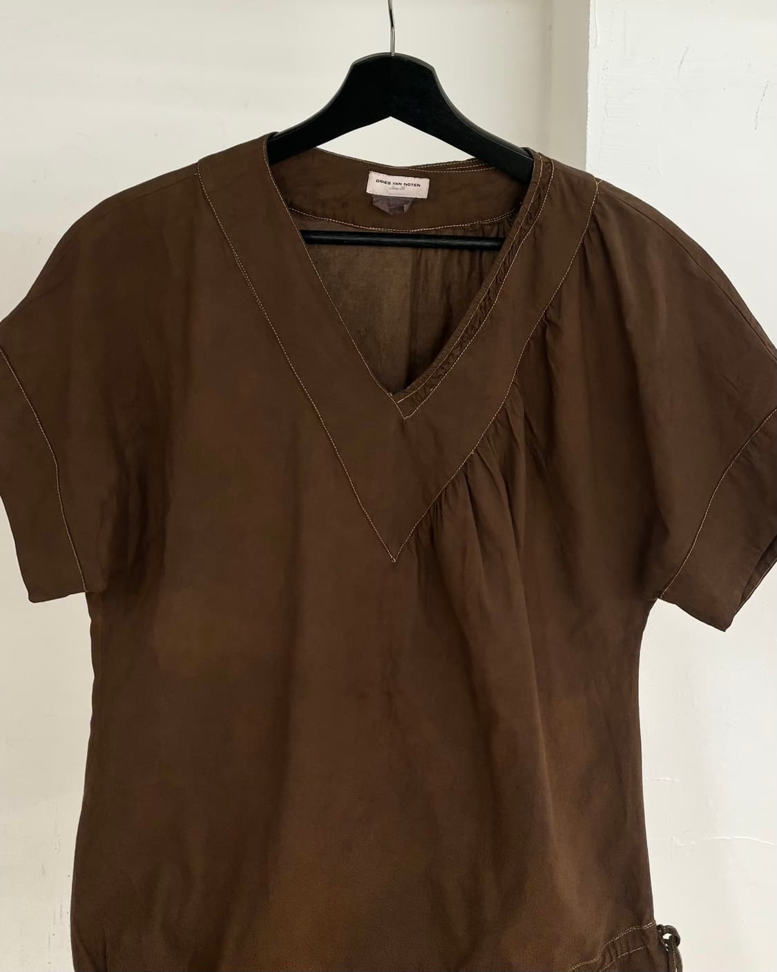 드리스 반 노튼 브라운 브이넥 드로스트링 반팔 블라우스 상품이미지2