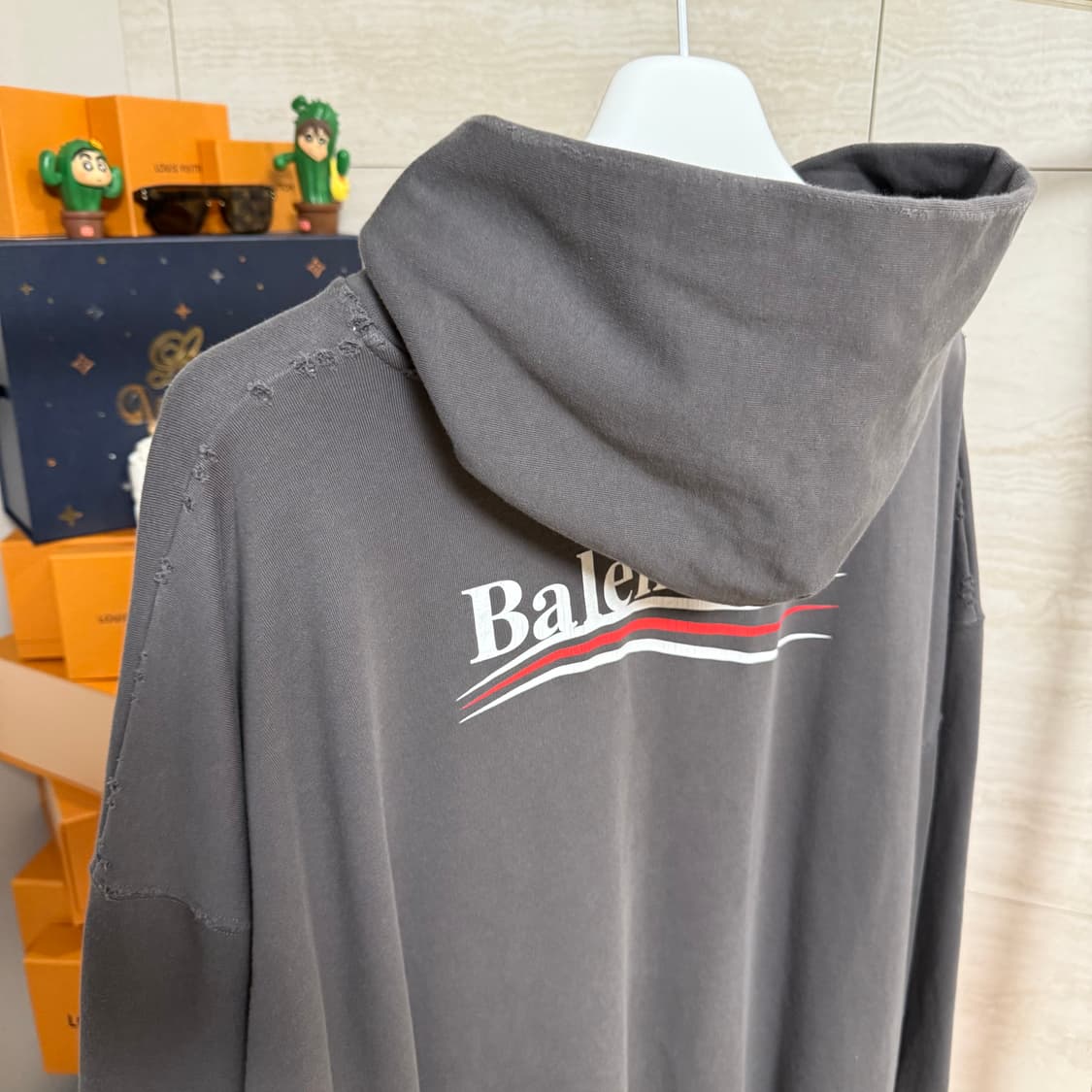 [XS,라지핏]발렌시아가 폴리티컬 데미지 웨이브로고 후드티 상품이미지3