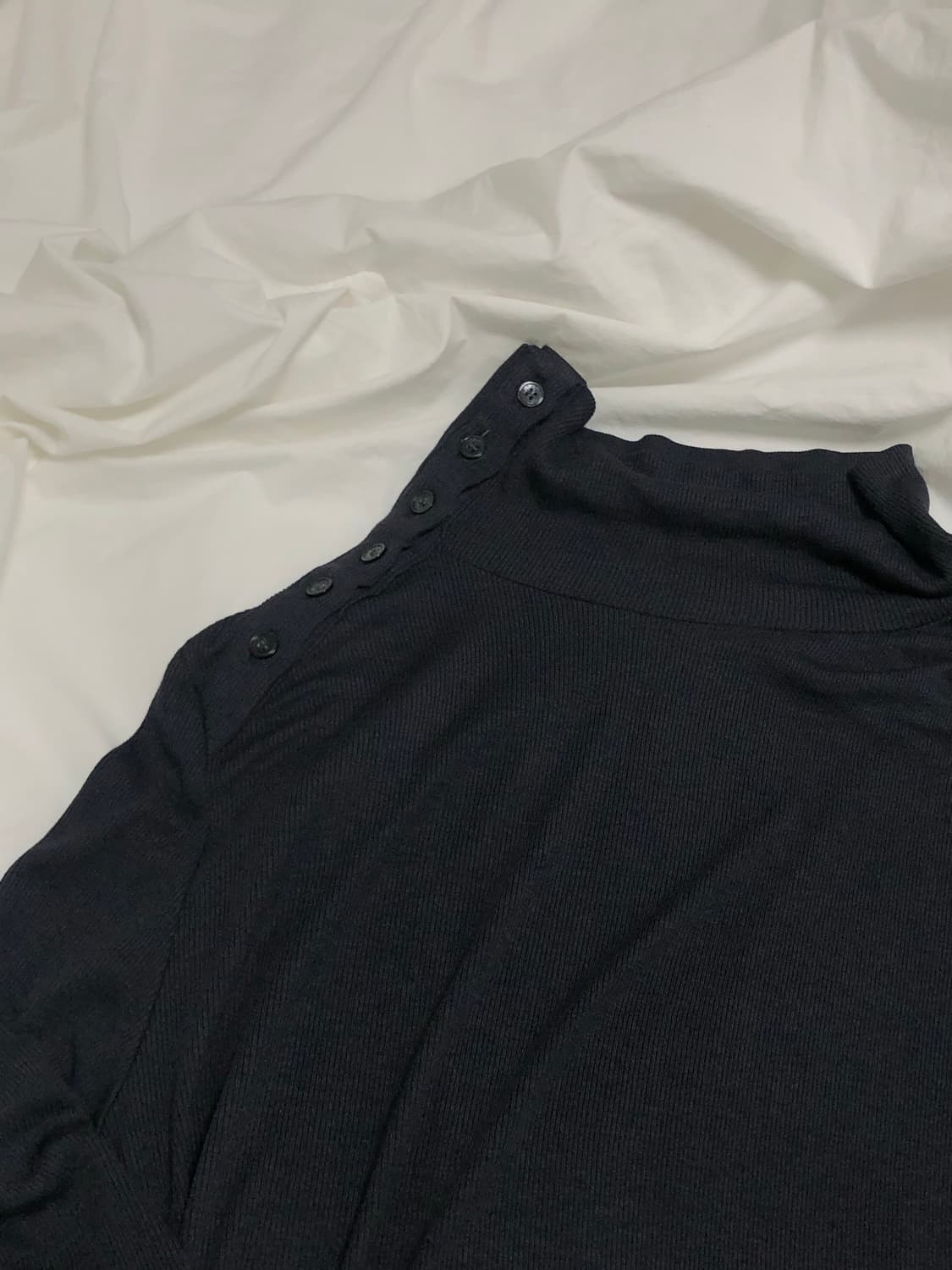 오헤시오 투웨이 버튼 터틀넥 티셔츠 (차콜) 상품이미지2