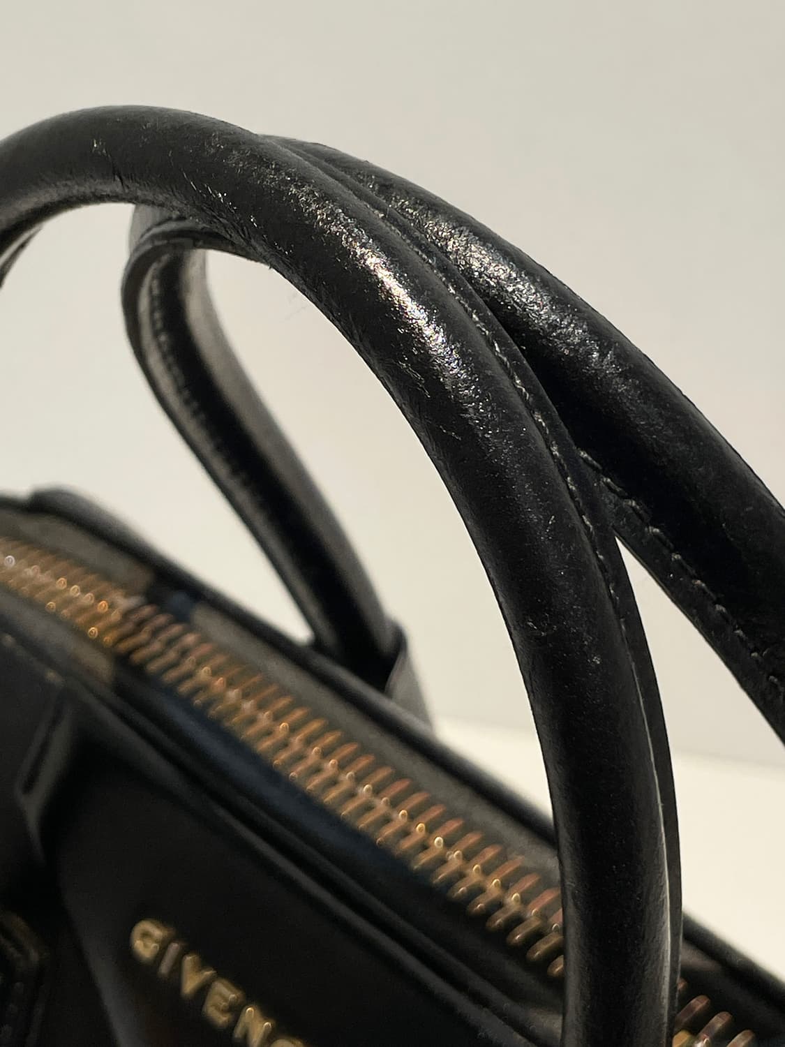 지방시 안티고나 유광 토트백 A1529 상품이미지7