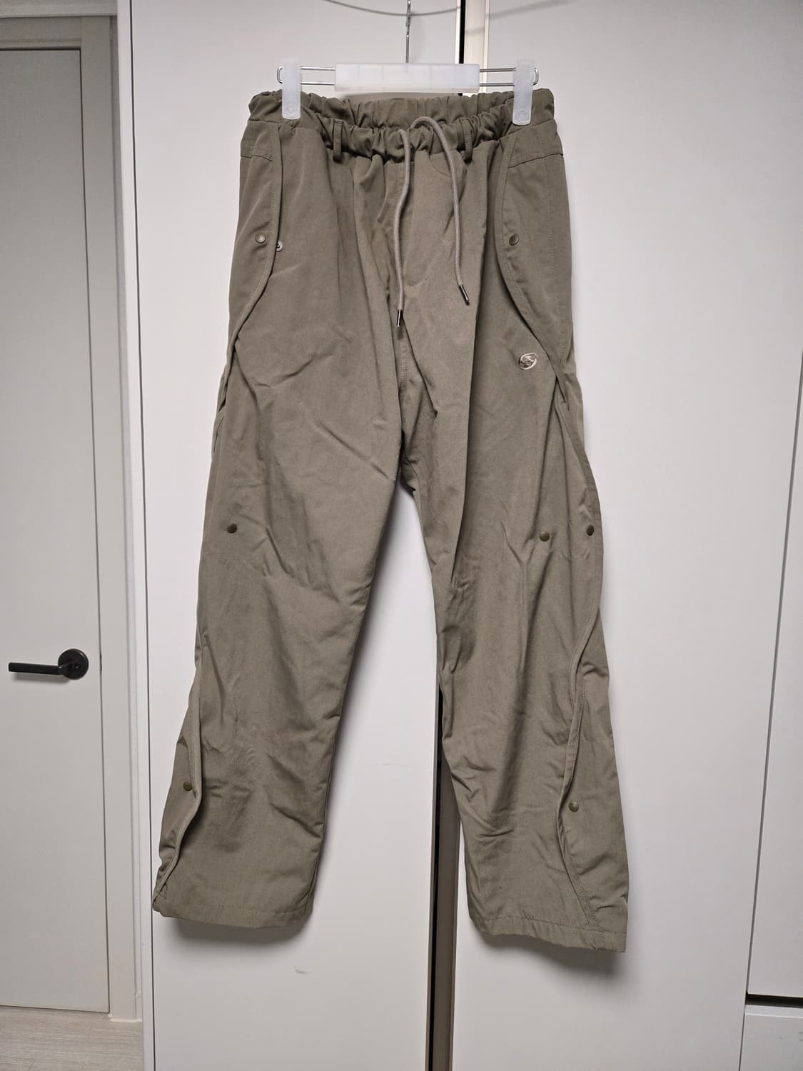 [2] 22FW 산산기어 웨이브 팬츠 머드 카키 상품이미지1