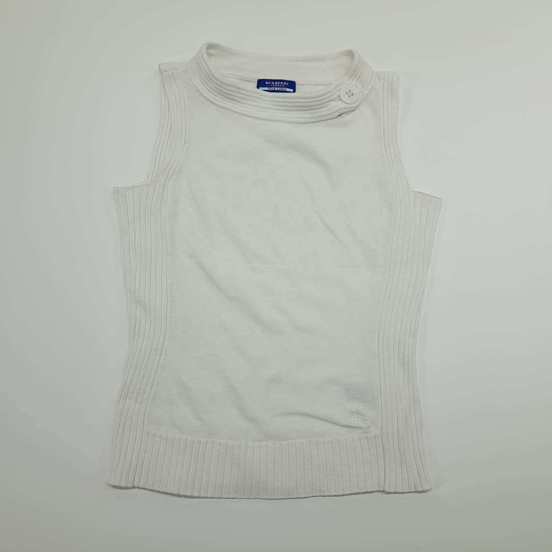CN848W M 버버리 블루라벨 화이트 코튼 슬리브리스 니트 상품이미지1