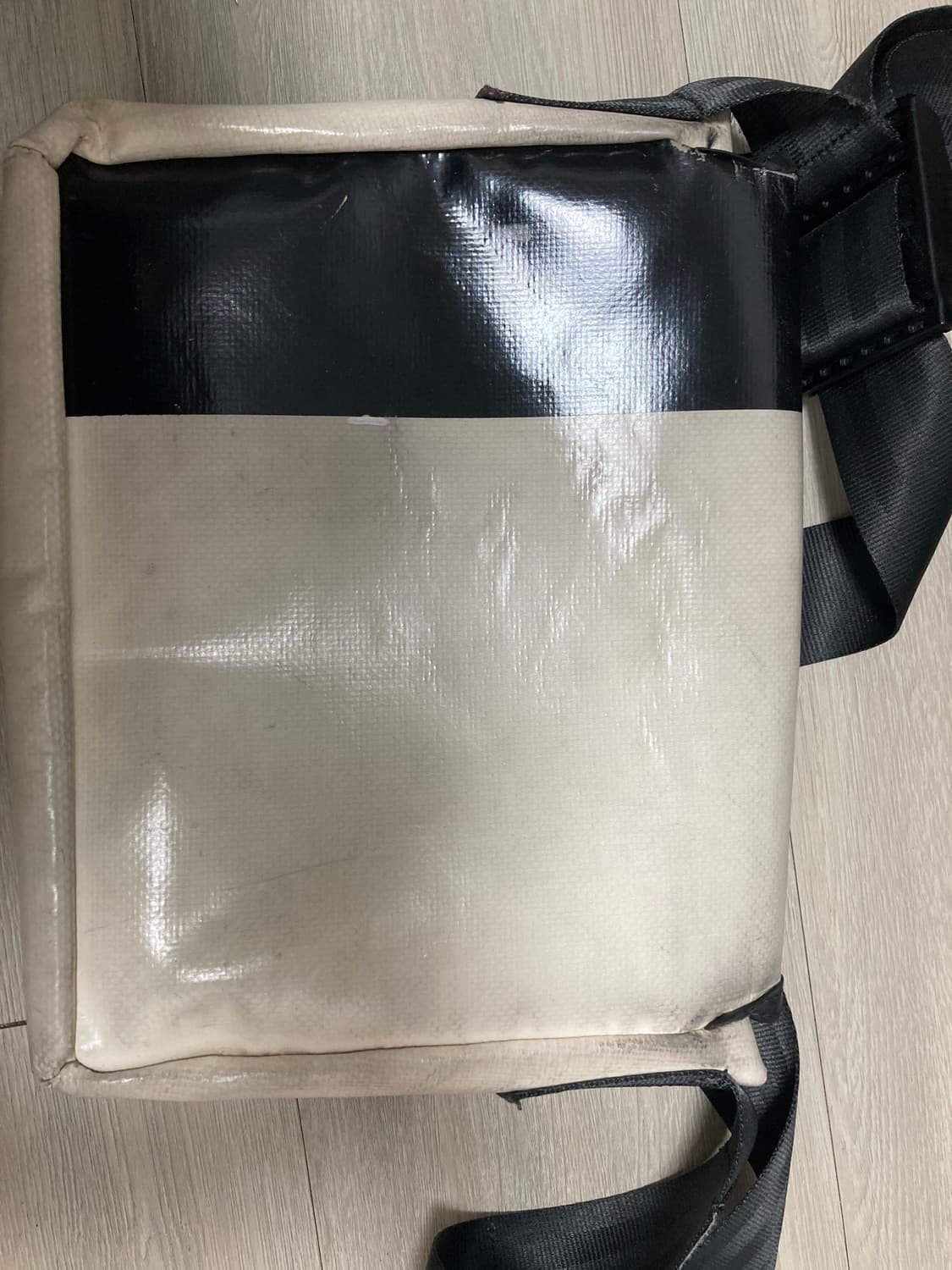 프라이탁 라씨 검흰 팝니다  상품이미지2