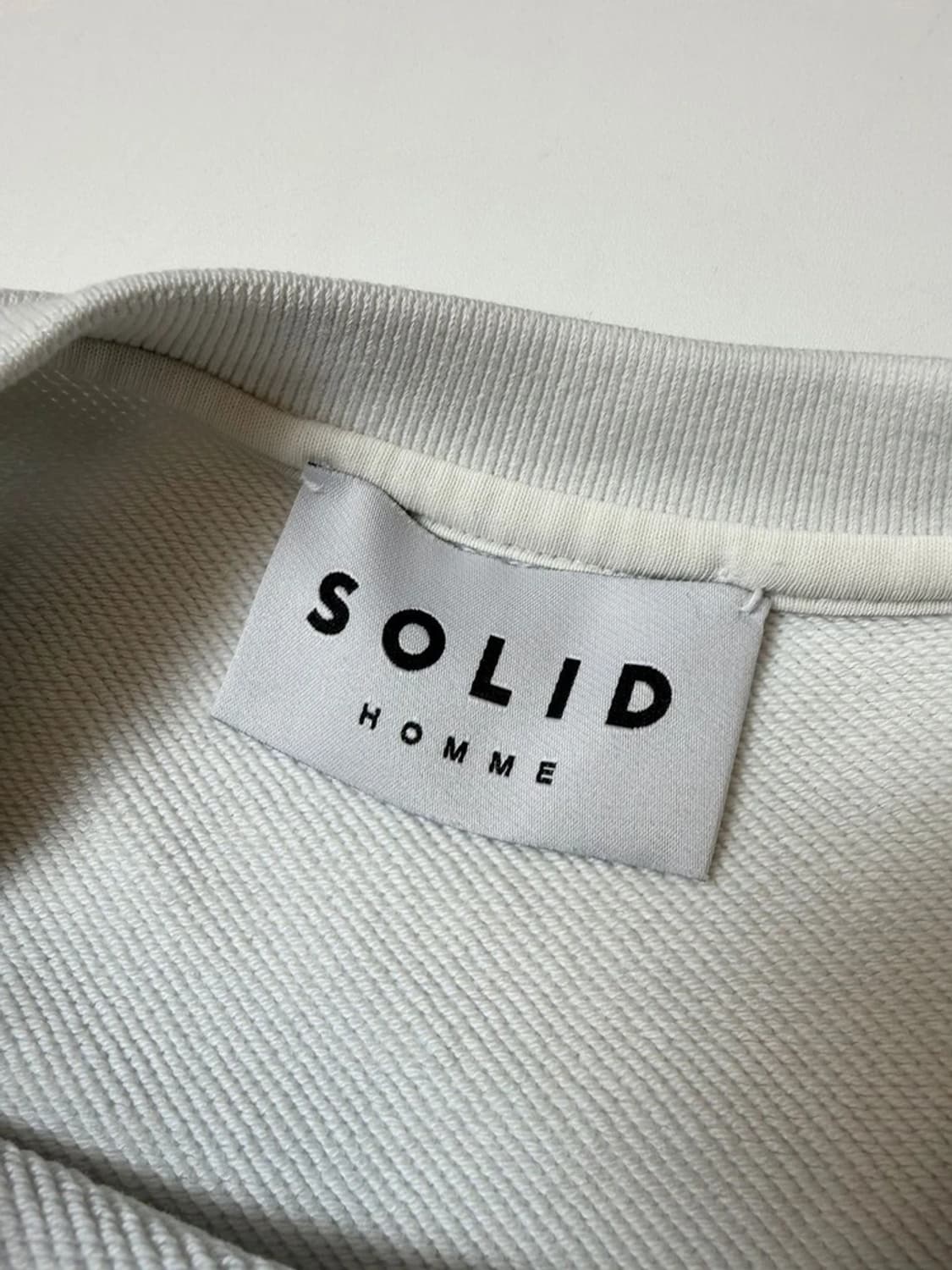솔리드옴므 25ss 백 로고 오버 맨투맨 PN9270 상품이미지7