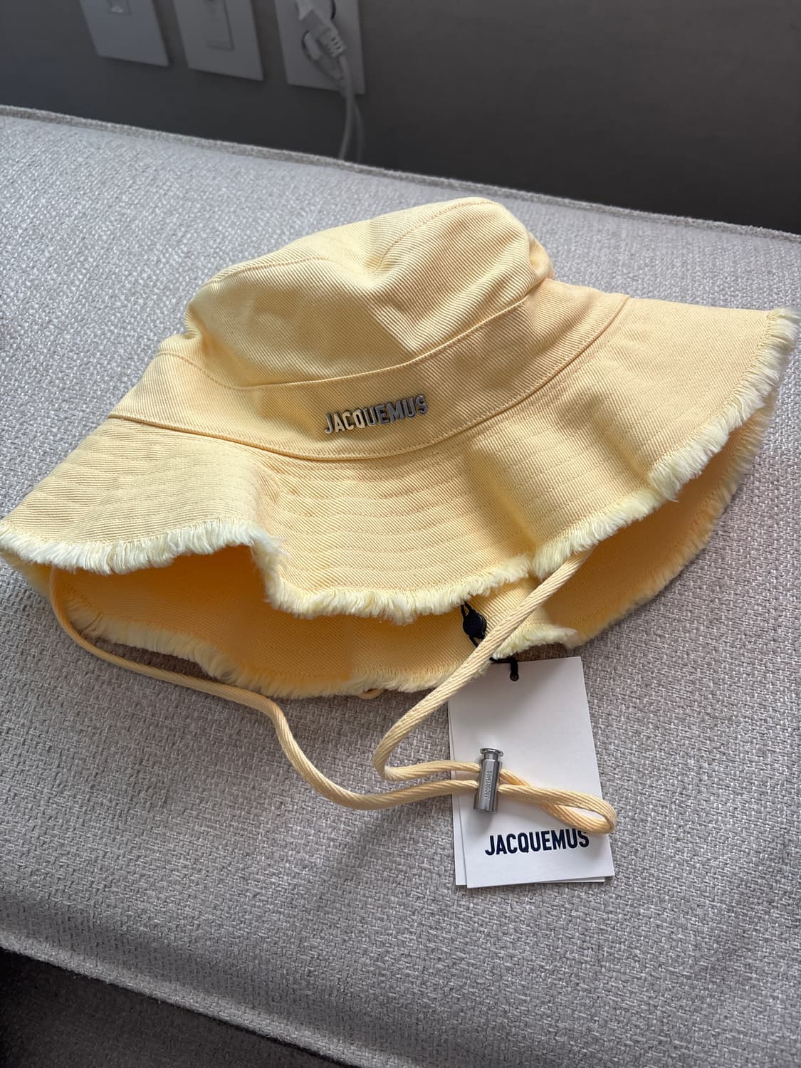 Jacquemus 르 밥 아티쇼 버킷햇 pale yellow 상품이미지4