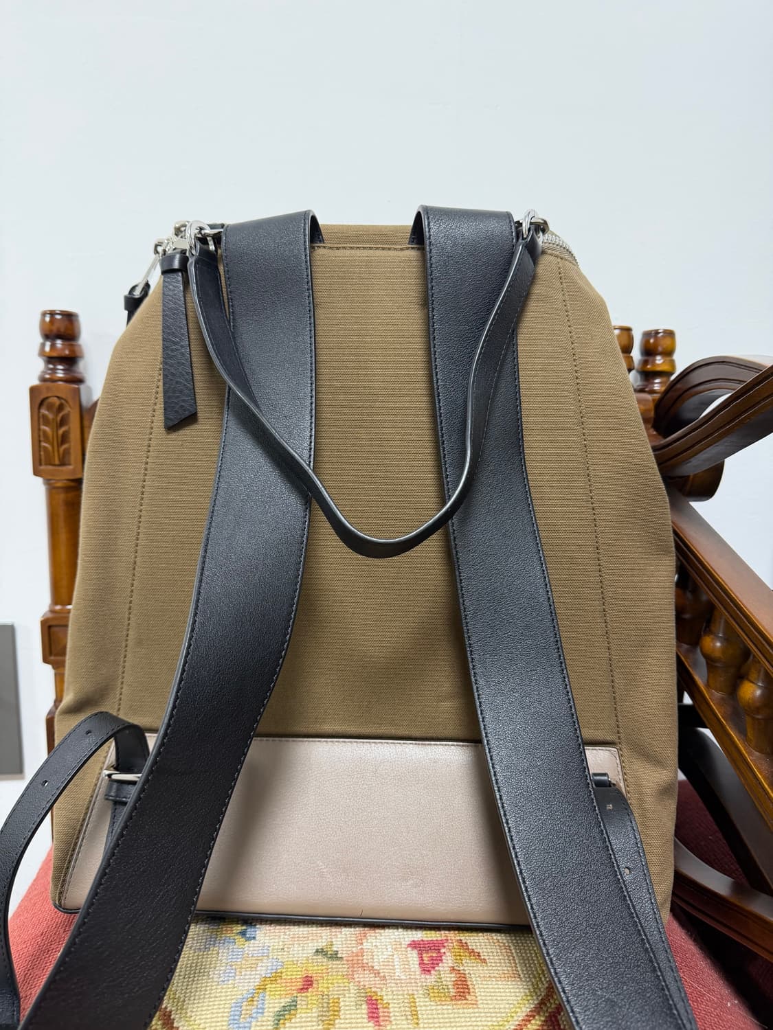 로에베 고야 백팩 해골 자수 상품이미지3