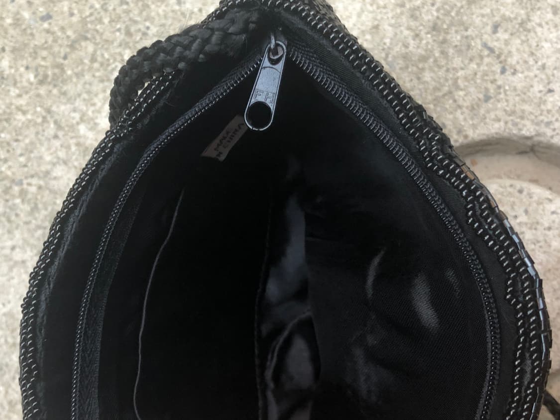 black shell beaded pouch bag 상품이미지3