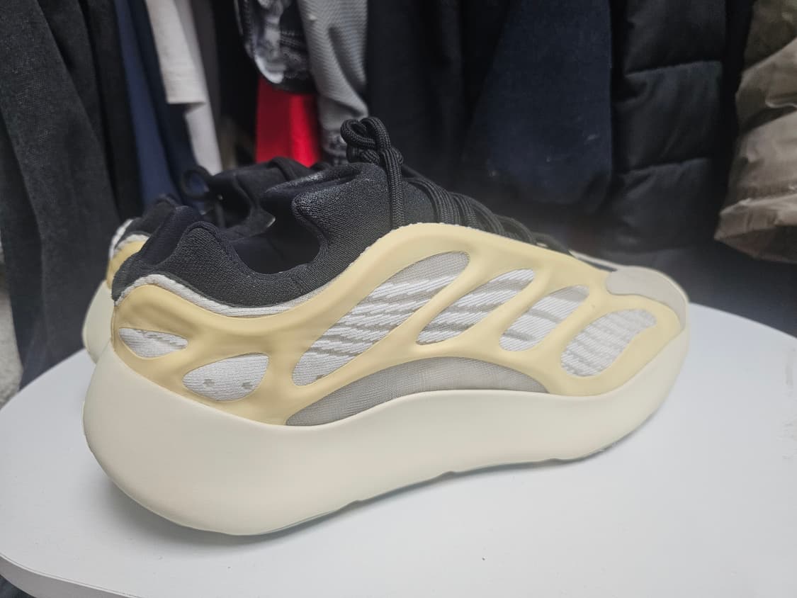 이지부스트700v3 아자엘  상품이미지3